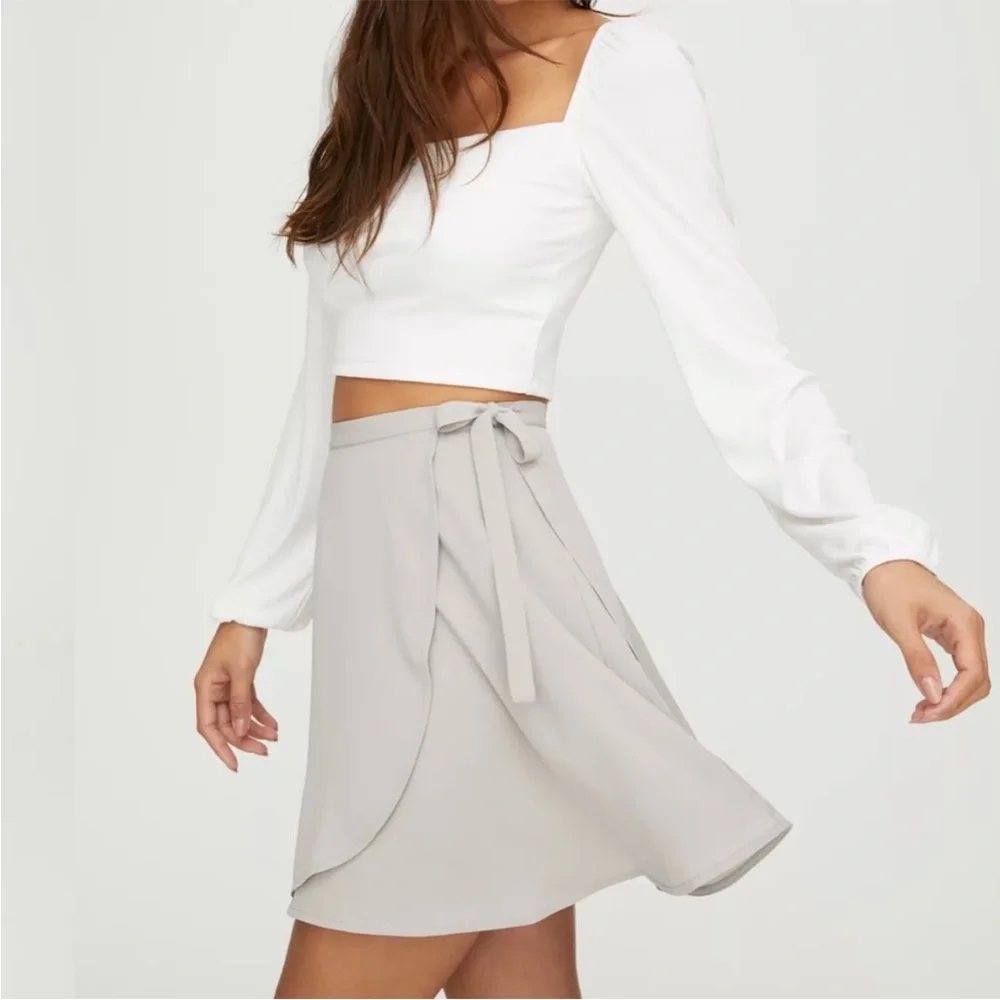 Sunday Best Ariel Skirt Size 6.  Great condition.  Taupe.  From Aritzia. - Picture 2 of 7